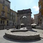 Asja Old Center * Pula