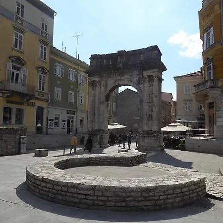 Asja Old Center * Pula